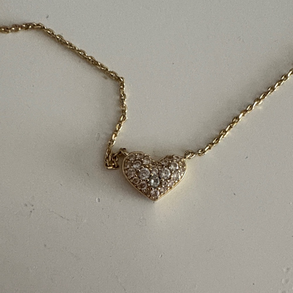 Gold Kendra Scott necklace